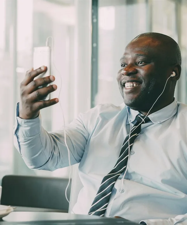 Learner practicing speaking with HablaYa on a phone